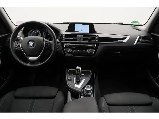 BMW 1-serie 118i Corporate Lease Executive Automaat Navigatie, LED, Climate, Cruise, Trekhaak