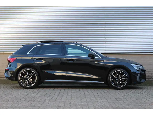 Audi A3 Sportback 35 TFSI edition one | Trekhaak | Panoramadak | Adaptieve Cruise | Matrix | Navigat...