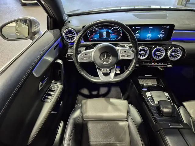 Mercedes-Benz A-klasse 200 Premium Plus AMG Panorama | Camera | LED | Volleder | Burmester