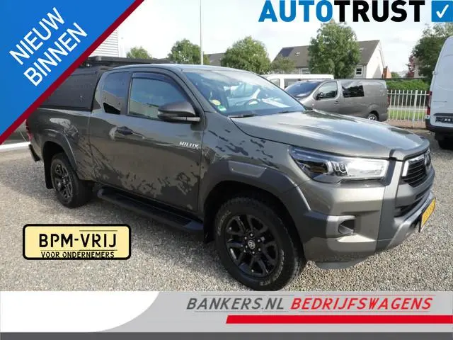 Toyota HiLux 2.8 D-4D 204PK Xtra Cab Invincible automaat Trekhaak 3.5T, zeer compleet