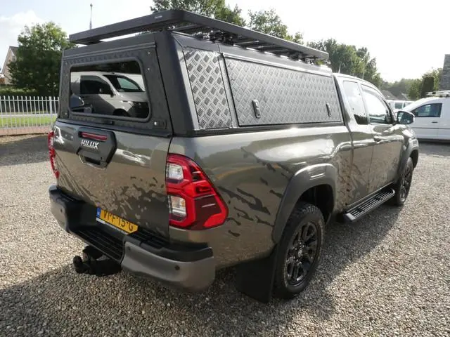 Toyota HiLux 2.8 D-4D 204PK Xtra Cab Invincible automaat Trekhaak 3.5T, zeer compleet