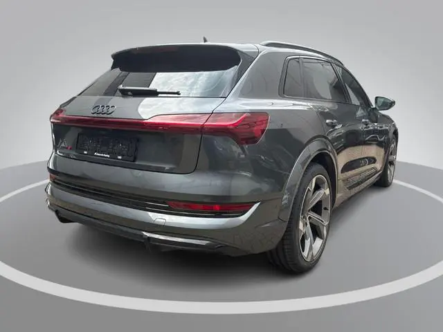 Audi e-tron S quattro 95 kWh 503pk · SOH 98,5% · Panoramadak · Luchtvering · Camera · Leder Valcona...