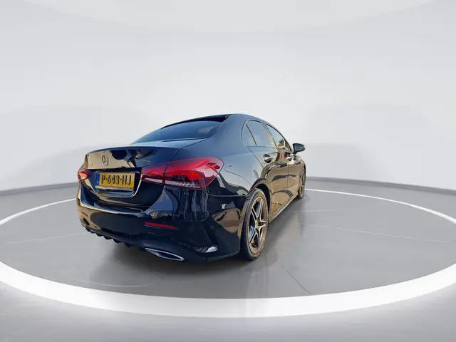 Mercedes-Benz A-klasse 180 Business Solution AMG |PANO|STOELVERW.|AMBIENT|DEALER ONDERHOUDEN| 5019