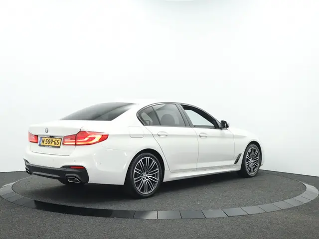 Bmw 5-serie 530e iPerformance High Executive | Navigatie | Stuurwielverwarmi
