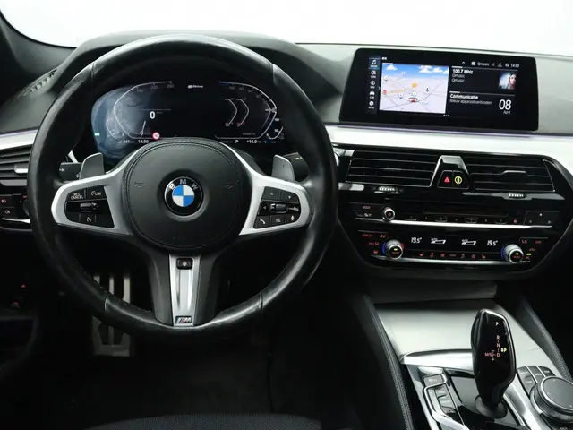Bmw 5-serie 530e iPerformance High Executive | Navigatie | Stuurwielverwarmi