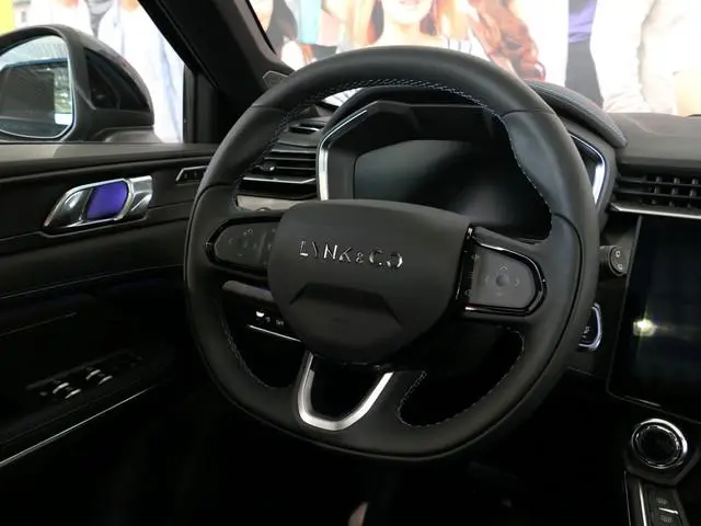 Lynk & Co 01