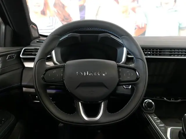 Lynk & Co 01