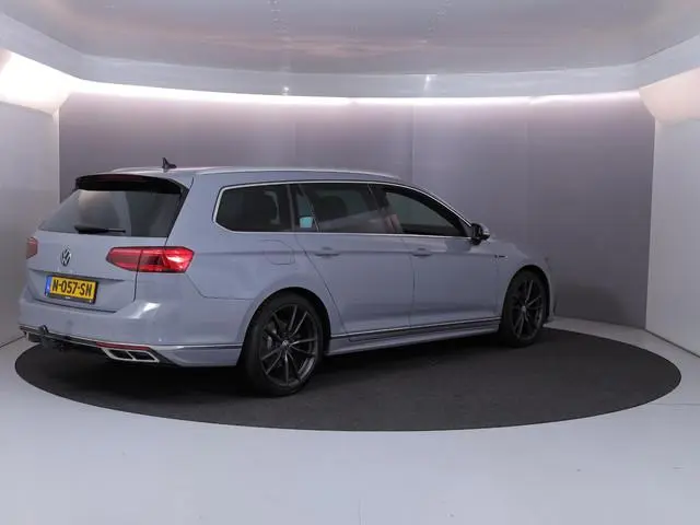 Volkswagen Passat Variant 1.5 TSI R-Line Business + 150pk DSG| Pano-dak| Luxe lederen interieur| Mat...