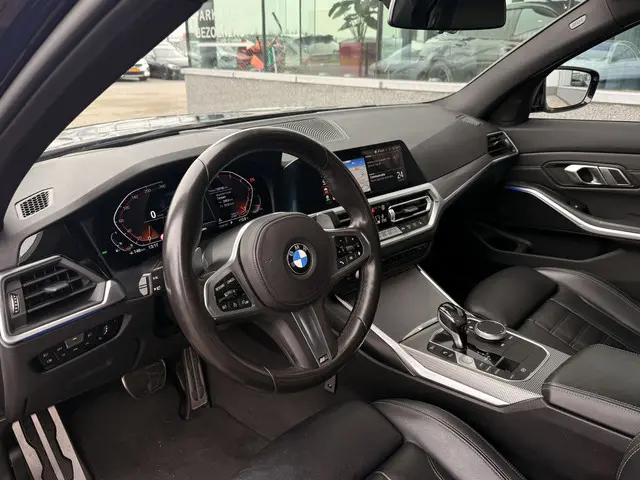 BMW 3-serie 320i High Executive Edition | Head-Up | Led | Leder | Hifi | Achteruitrijcamera |