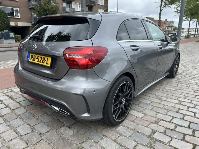 Mercedes-Benz A-klasse 180 Business Solution AMG airco/ecc navigatie amg pakket