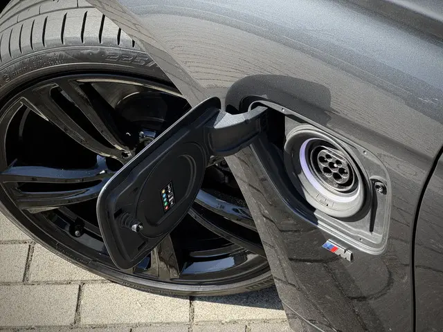 BMW 3-serie 330e M-Sport High Executive Schuif-/kanteldak | Lederen Sportstoelen | Apple Carplay | C...