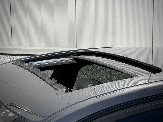 BMW 3-serie 330e M-Sport High Executive Schuif-/kanteldak | Lederen Sportstoelen | Apple Carplay | C...