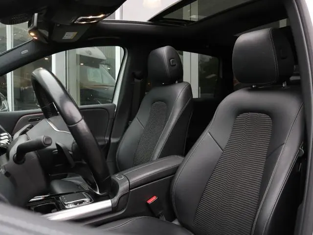 Mercedes-Benz B 180 Premium Plus Panoramadak | Trekhaak | Sfeerverlichting | Apple Carplay