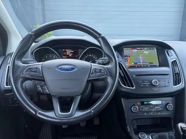 Ford Focus Wagon 1.0 Titanium ✓2e Eigenaar✓125pk✓Trekhaak✓6 Bak✓Dealer Onderhouden✓Navi✓Clima✓Cruise...
