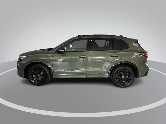Volkswagen Tiguan 1.5eHybrid 150kW/204PK R-Line Black Style · Panoramadak · Trekhaak · Apple/Android...