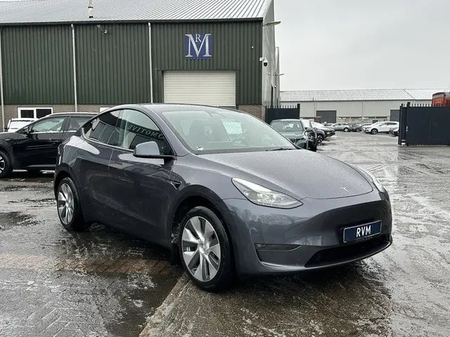 Tesla Model Y Long Range AWD 75 kWh SOH 96% | AFNEEMBARE TREKHAAK | STOEL- EN STUURVERWARMING | FABR...