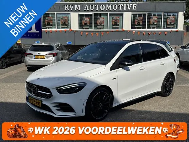 Mercedes-Benz B-klasse 250 e Business Solution AMG Limited VAN: 30.900,- VOOR: 28.877,- UW WKVOORDEE...