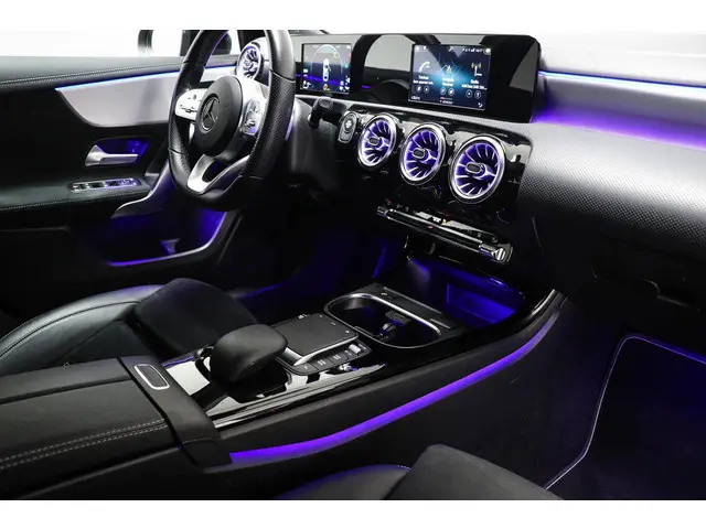 Mercedes-Benz A-klasse 250 e Premium Plus | SFEERVERLICHTING | DAB | APPLE | 18" | AMG |