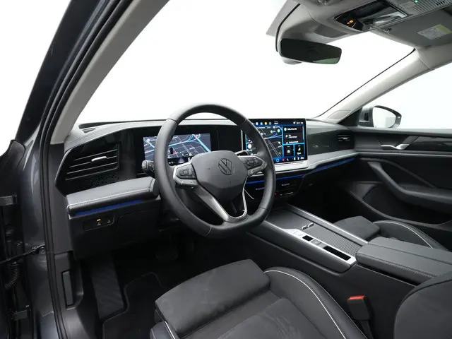 Volkswagen Passat Variant 1.5 e-Hybrid 204 pk DSG Business | Trekhaak | Head-up display | Achteruitr...