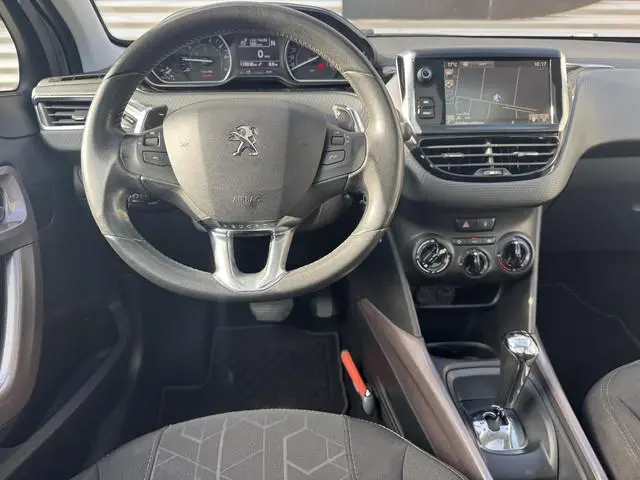 Peugeot 2008 1.2 PureTech Blue Lion Navi|Pano|Airco|Cruise|D-Riem VV in 2025|Trekhaak|PDC|Automaat|E...
