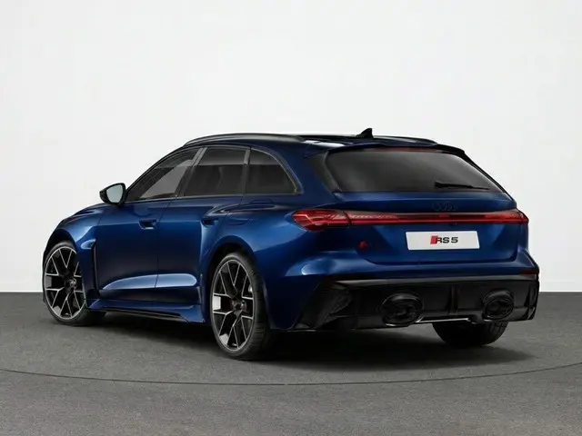 Audi RS5 Avant Avant e-hybrid 470 kW 639 pk | Audi Sportpakket | Mugelloblau Perl | Panorama-glasdak...