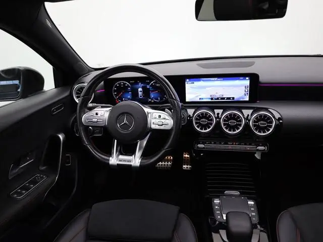 Mercedes-Benz A-klasse 180 AMG Line | Panodak | Camera | Sfeer | Keyless | Prijs Rijklaar!!