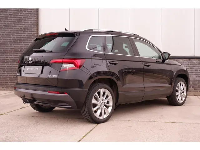 ŠKODA Karoq 1.5 TSI ACT Style | Pano | Elek. Trekhaak | LED | Carplay | Camera | Navi | PDC