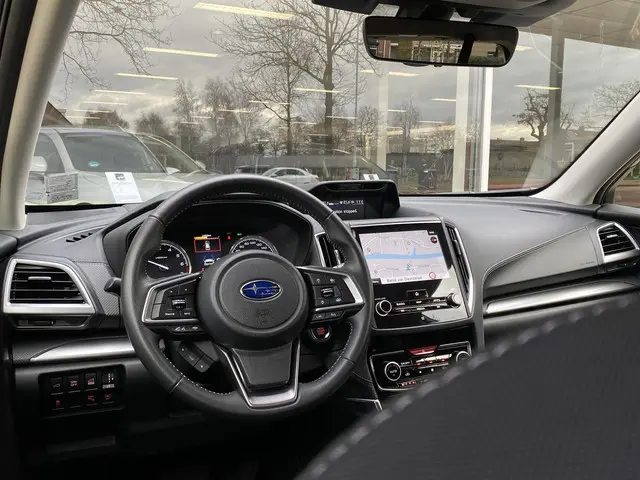 Subaru Forester 2.0i e-BOXER Luxury | Fabrieksgarantie | Adaptive Cruise Control | Stoelverwarming |...