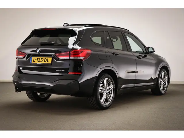 BMW X1 sDrive18i M-Sport High Executive | PANORAMADAK | DAB | CAMERA | 18"