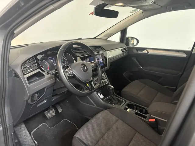 Volkswagen Touran 1.5 TSI 150pk DSG Comfortline 7p | Navigatie | Apple Carplay/Android Auto | Climat...