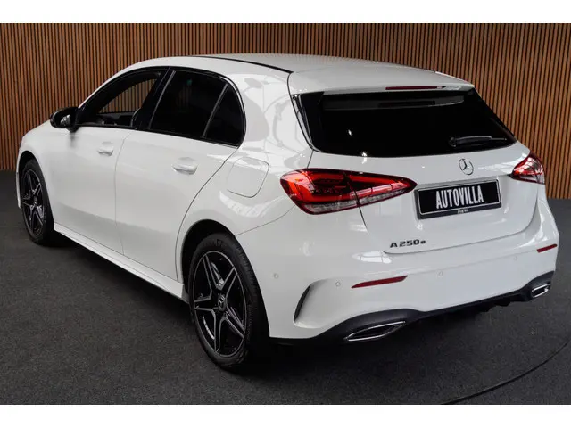 Mercedes-Benz A-klasse 250e AMG Line Leder Navi Camera Climate Stoelverwarming PTS LM velgen EQ BTW...