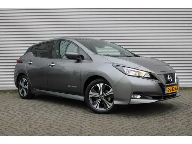 Nissan Leaf Tekna 40 kWh | Airco | Cruise | Camera | Navi | Trekhaak | PDC |