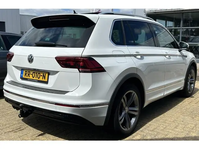 Volkswagen Tiguan 1.4 TSI ACT Business R R-Line 150PK | AUTOMAAT | PANO | Elektrische Trekhaak | Ach...