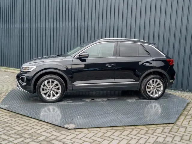 Volkswagen T-Roc 1.5 TSI Life Edition | IQ Light | Navi | Stoelverw. | Trekhaak afnb. | Prijs Rijkla...