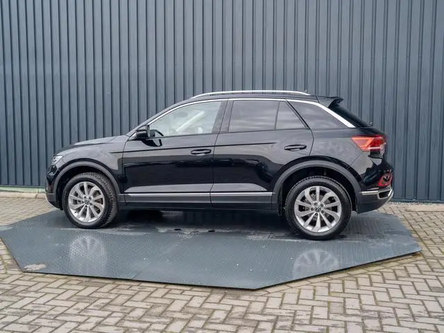 Volkswagen T-Roc 1.5 TSI Life Edition | IQ Light | Navi | Stoelverw. | Trekhaak afnb. | Prijs Rijkla...