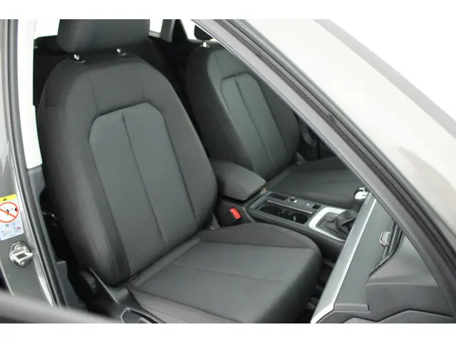 Audi Q3 Sportback 35 TFSI 150pk S-Tronic Pro Line S Trekhaak Stoelverwarming ACC Carplay Virtual Coc...