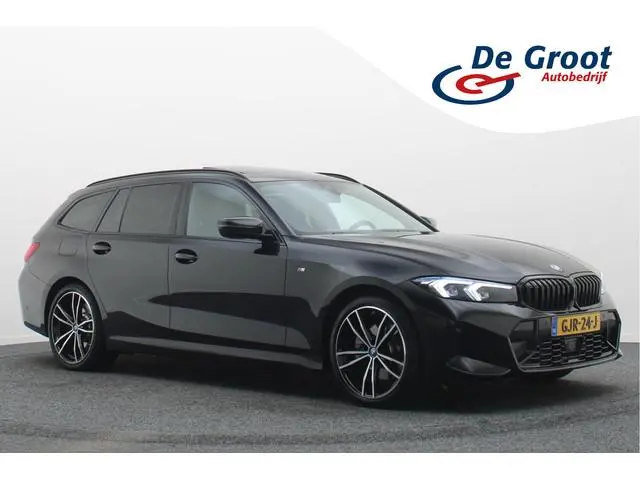 BMW 3-serie Touring 320e Leer, Panoramadak, ACC, Camera, Verwarmd Stuurwiel, LED, Apple Carplay, 19'...