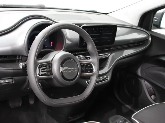 Fiat 500e Berline 42 kWh Automaat Climate control Cruise control Achteruitrijcamera Led Navigatie Ap...