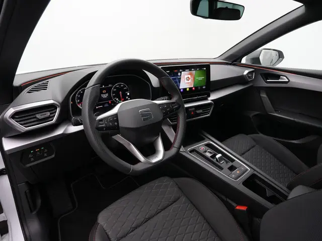 SEAT Leon Sportstourer 1.0 eTSI 110 pk DSG FR Business Intense | Achteruitrijcamera | Navigatie | Ad...