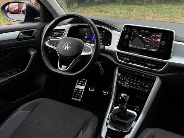 Volkswagen T-Roc TSI 115PK LIFE GOAL EDITION NAVI/CARPLAY/STOELVERWARMING WORDT VERWACHT!