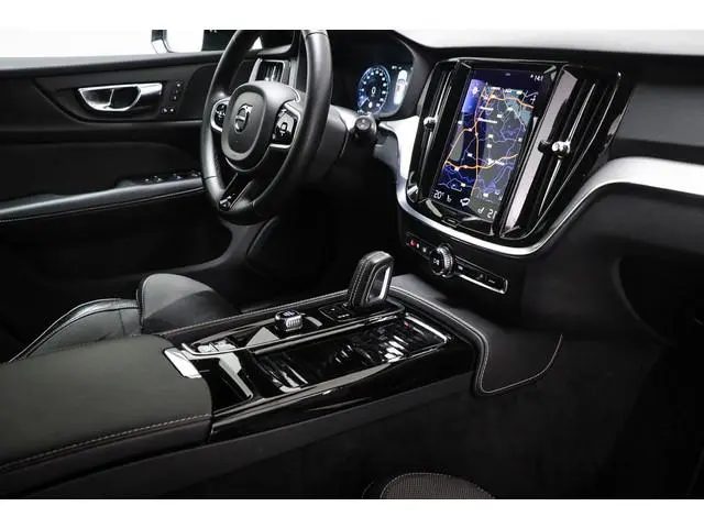 Volvo V60 2.0 T6 Recharge AWD R-Design | PARK ASSIST PACK | DAB | APPLE | VOORRUITVERWARMING | CAMER...