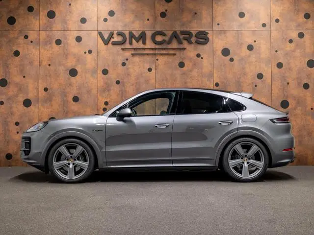 Porsche Cayenne Coupé 3.0 E-Hybrid | SportDesign | 18-weg | ACC | Matrix | Luchtvering | 360° |