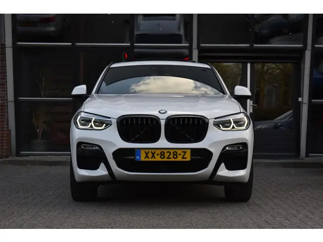 BMW X4 xDrive20i High Executive Edition M-Sport Pano Camera HK