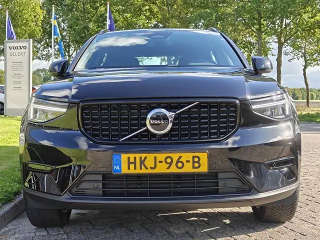 Volvo XC40 B4 198PK Plus Dark | BIIS | Trekhaak | H&K | Camera Achter | PDC V+A | ACC |