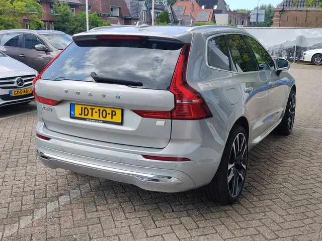 Volvo XC60 2.0 T6 PLUG-IN HYBRID AWD CORE BRIGHT Open dak | Google Maps | Keyless