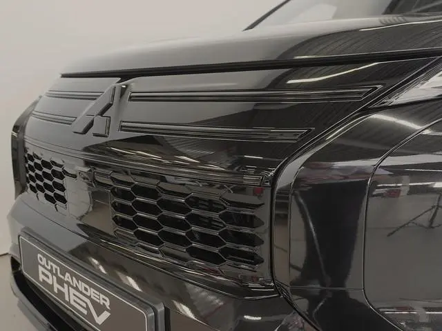 Mitsubishi Outlander 2.4 PHEV Instyle Black Edition | Actieprijs | Full Black | 20 inch | Full optio...