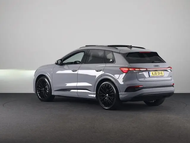 Audi Q4 e-tron 45 quattro S Edition Competition 82 kWh 286pk | Glazen panoramadak | Optiekpakket zwa...