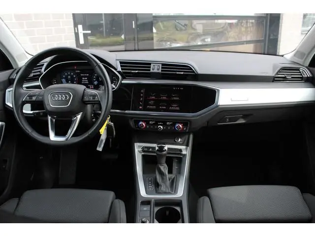 Audi Q3 35 TFSI S Edition / Carplay / LED / Stoelverwarming