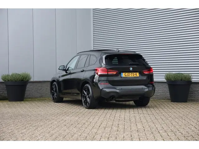 BMW X1 xDrive25e 220pk M-Sport Black Edition Pano|Trekh|H&K|HUD|Leder|Stuurvw
