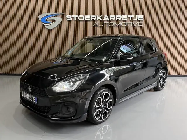 Suzuki Swift 1.4 Sport Smart Hybrid | Navi | Carplay | Dodehoek | Camera | 17" | Stoelverwarming | A...